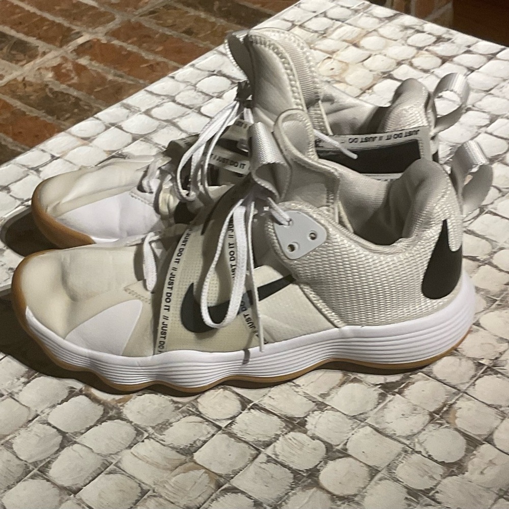 Nike react hyperset tennis shoes women’s size 9.5